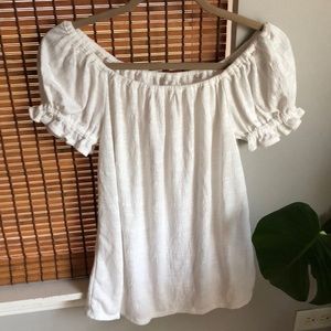 Cute ruffled sleeve top